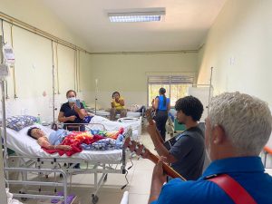 ↳ Coral Anjos da Música visitam pacientes e acompanhantes no Hospital Geral de Nova Iguaçu e da Maternidade Mariana Bulhões